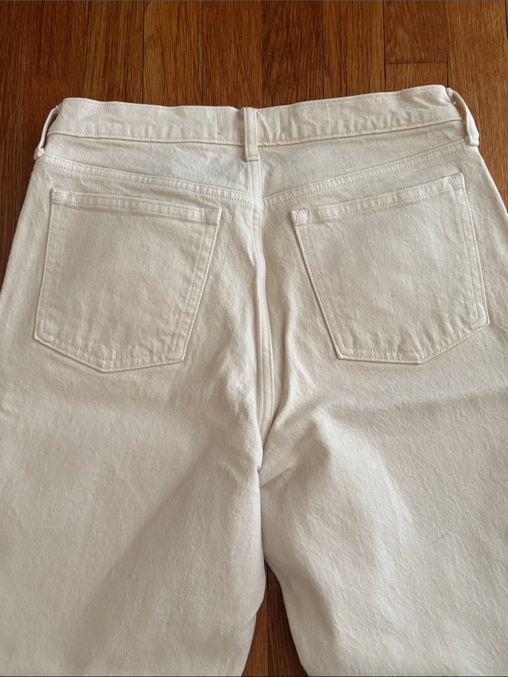 Abercrombie & Fitch 90’s Straight Mid Rise Cream  Jeans